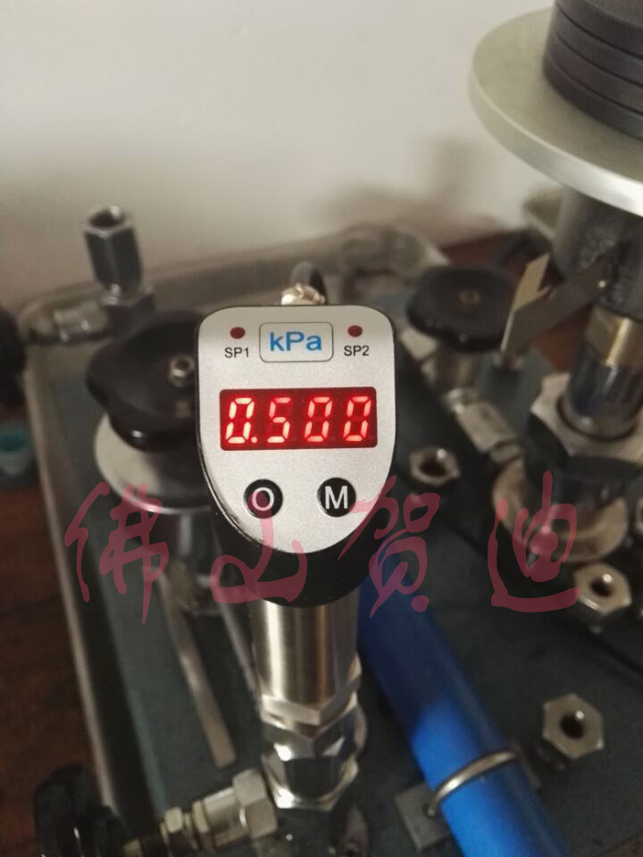 高精度數(shù)顯壓力變送器 帶報(bào)警輸出傳感器 NPN輸出
