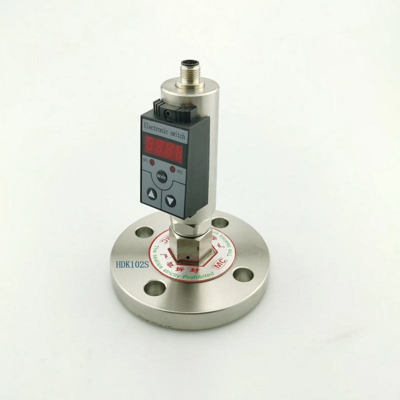 賀迪HDK102S智能數(shù)顯開關(guān)是用于水電，自來水，等行業(yè)進(jìn)行測量顯示和控制。